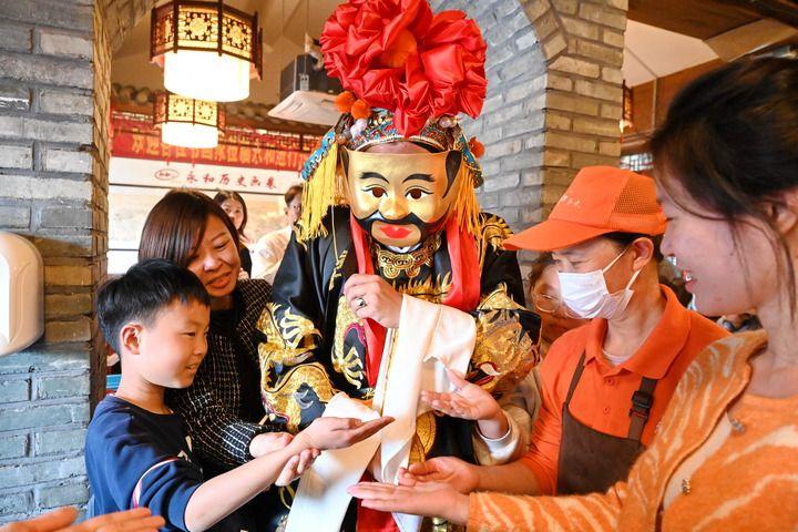 福州举行“正月初五迎财神”特色民俗活动