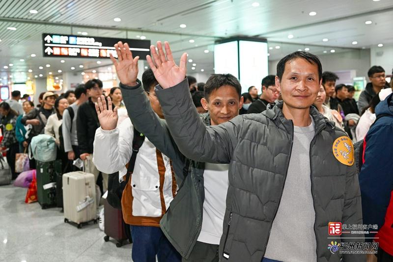 免费接送！福州包机迎回首批重点企业返岗务工人员