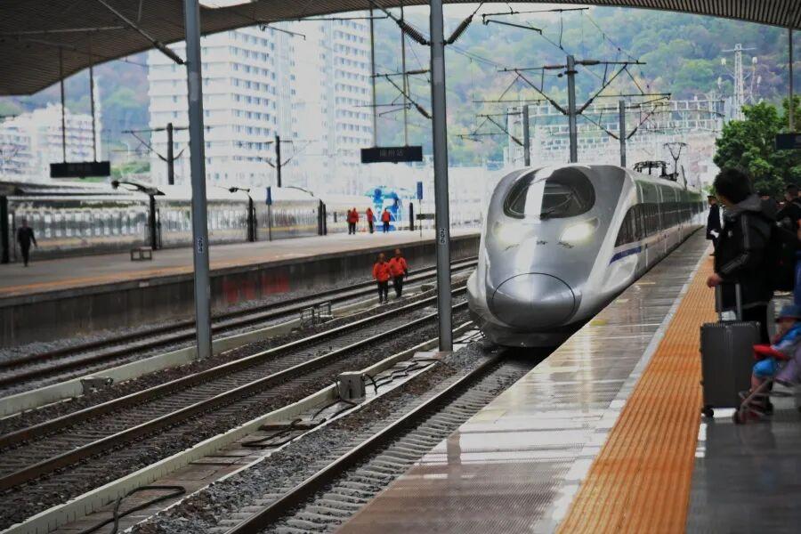 福州火车站迎出发返程客流“双高峰” 增开65对列车