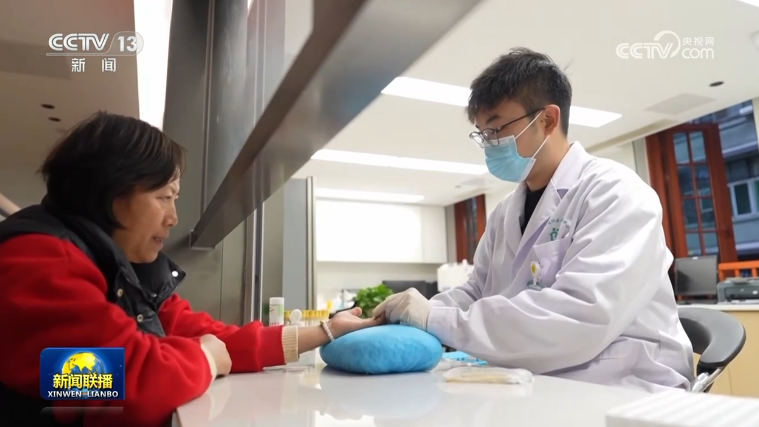 【情满中国年】守护“一老一小” 办好民生实事