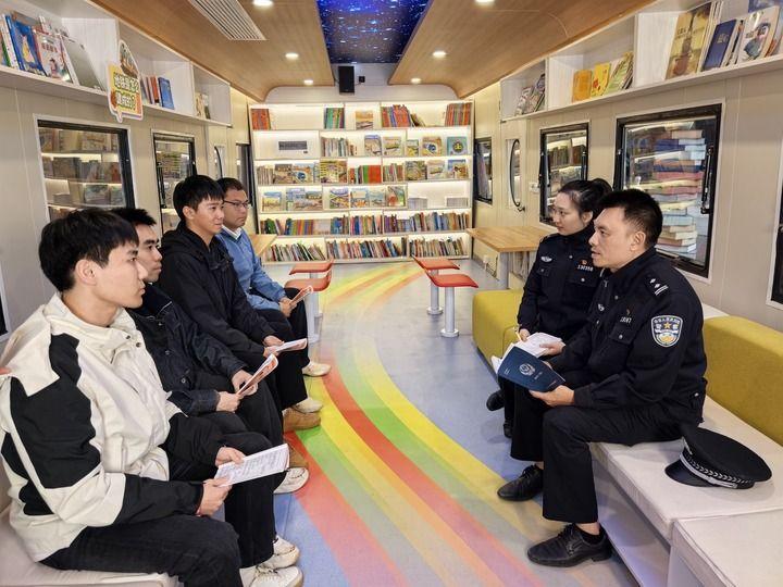 夯实基层防线 办好民生小事——福州市公安局金山派出所蹲点观察