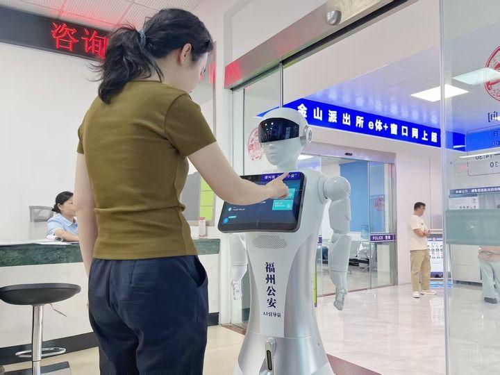 夯实基层防线 办好民生小事——福州市公安局金山派出所蹲点观察