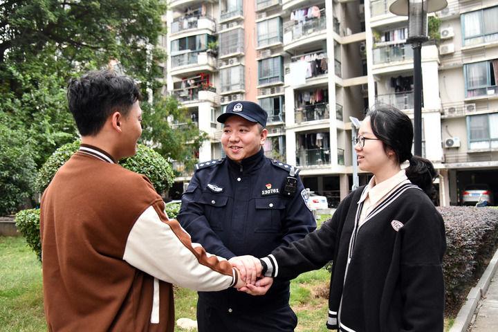 夯实基层防线 办好民生小事——福州市公安局金山派出所蹲点观察