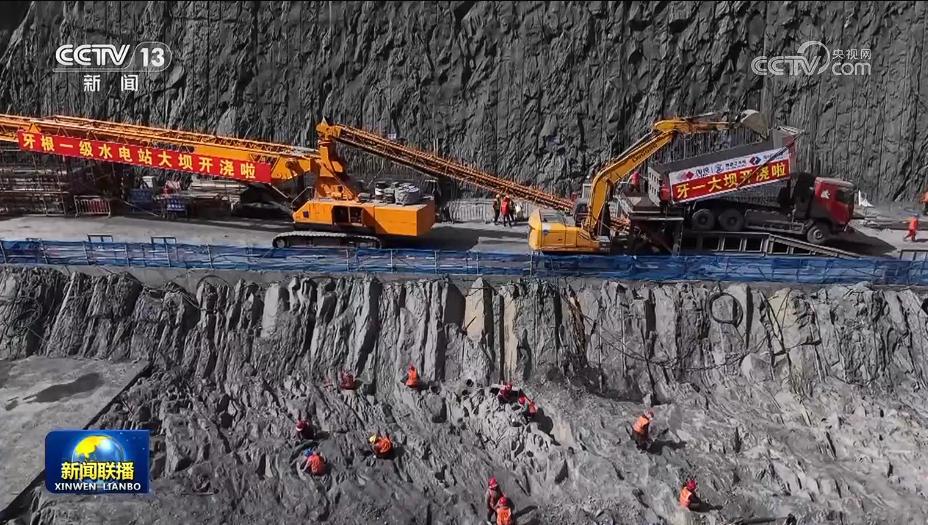 【新思想引领新征程】跃马扬鞭开新局 实干奋斗向未来