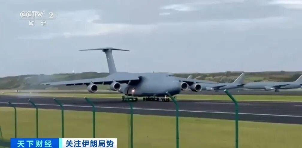 大量军机飞往中东！美国，大举增兵