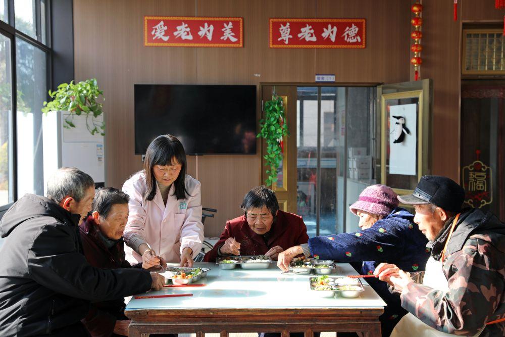 习近平总书记引领全党树立和践行正确政绩观