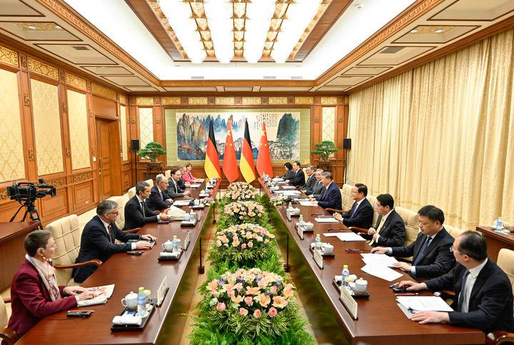 习近平会见德国总理默茨