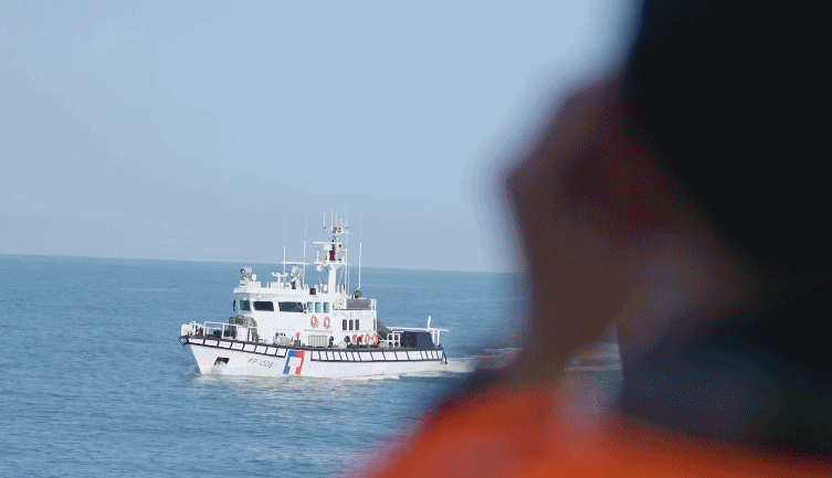 视频丨福建海警：“盼早日回归共话团圆” 金门船：“收到谢谢”