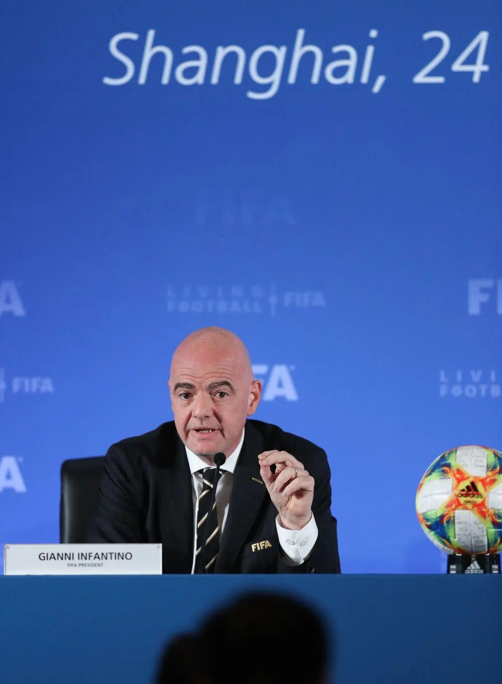 国际足联主席因凡蒂诺：中国足球目前发展势头良好