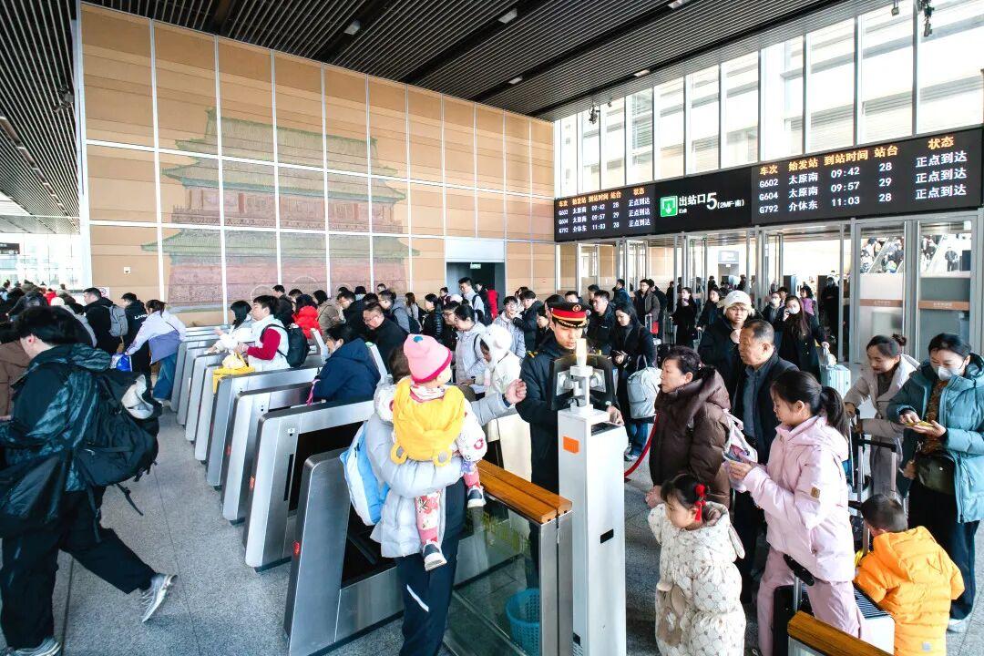 铁路12306已累计预售春运期间火车票3.76亿张