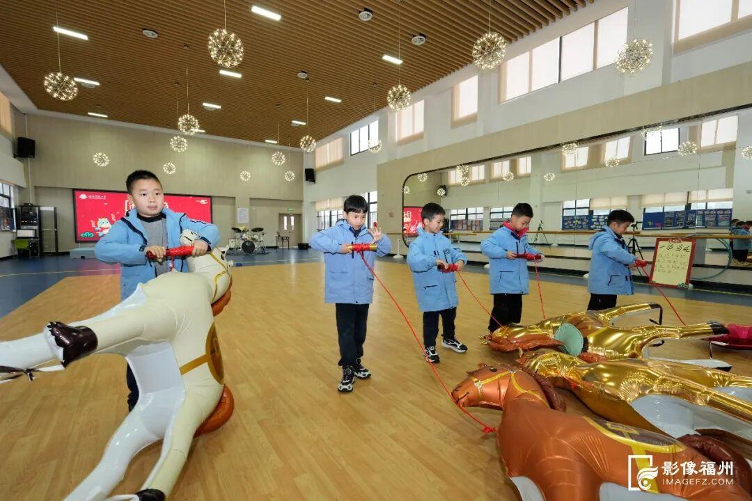 开学首日，“马”力启航！福州各校花式开启新学期！