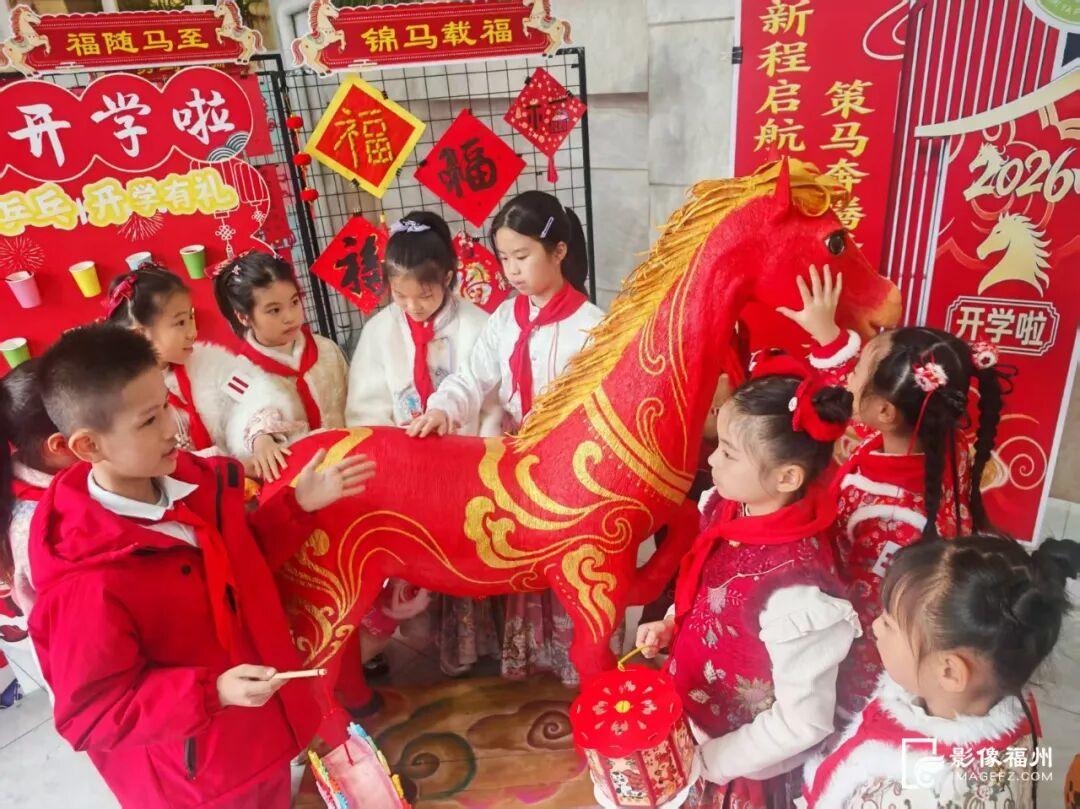 开学首日，“马”力启航！福州各校花式开启新学期！