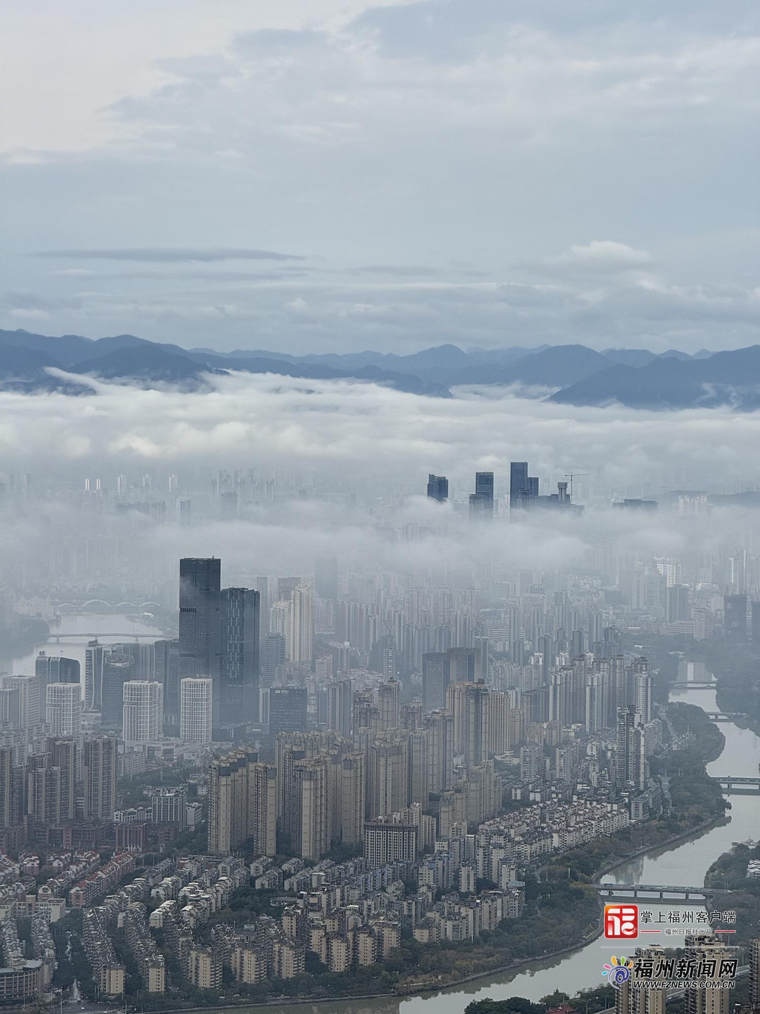 “雾”入仙境！福州现锋面雾 城市如在云端