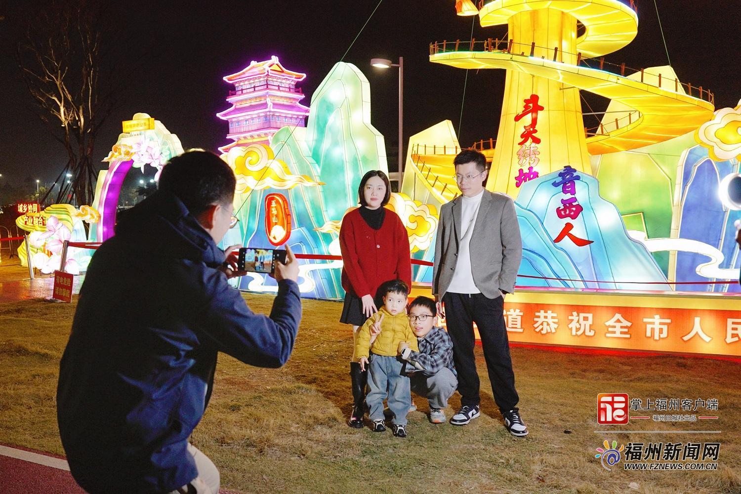 主打“马年限定” 福清元宵灯会亮灯