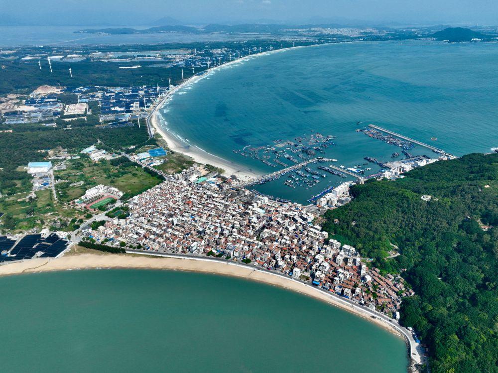 习近平总书记引领中国从脱贫攻坚迈向乡村全面振兴