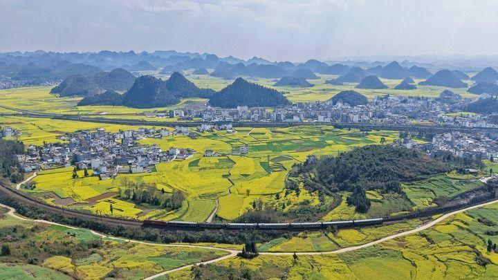 总书记在全国两会上的重要部署引领中国式现代化谱新篇