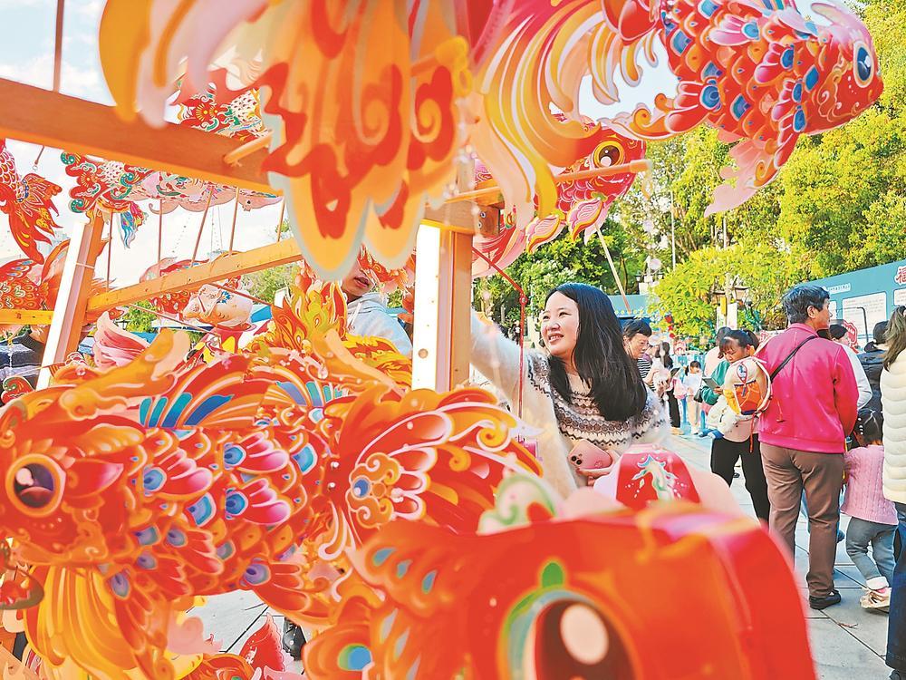 福州：五福金鱼 新春添福