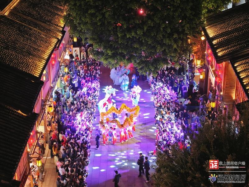 人潮涌动，鱼灯摇曳！今夜，福州人的朋友圈被这里刷屏了！