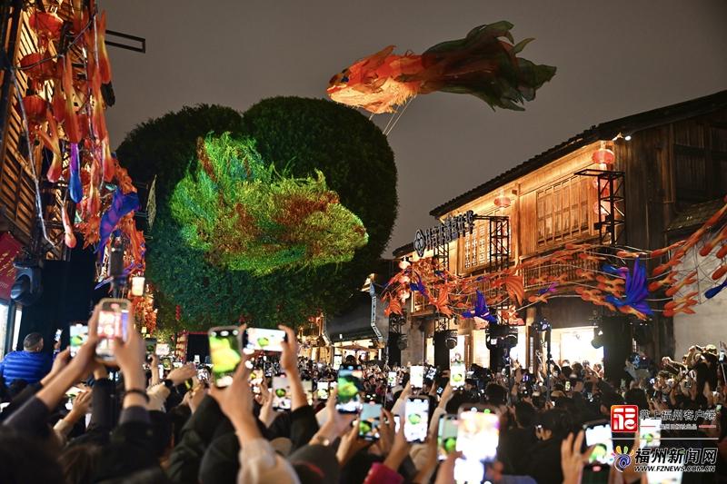 人潮涌动，鱼灯摇曳！今夜，福州人的朋友圈被这里刷屏了！