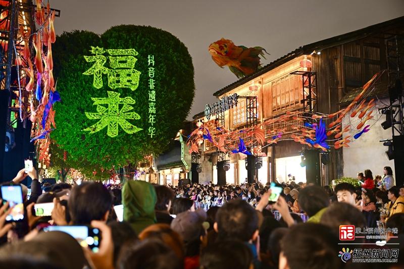人潮涌动，鱼灯摇曳！今夜，福州人的朋友圈被这里刷屏了！