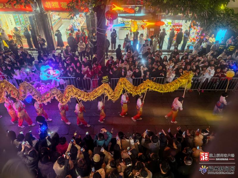 人潮涌动，鱼灯摇曳！今夜，福州人的朋友圈被这里刷屏了！