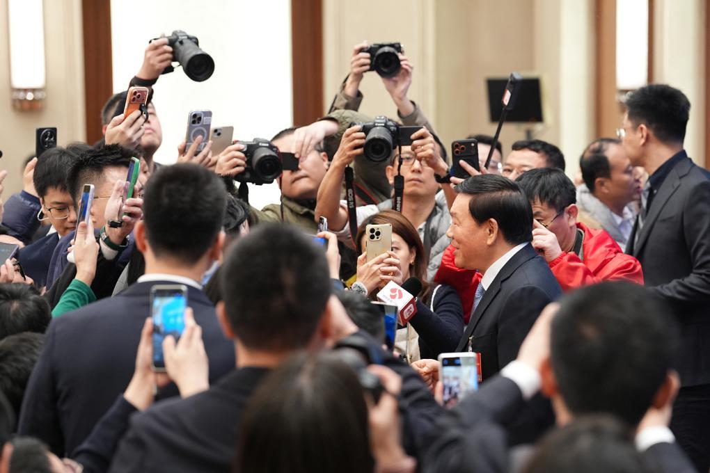 十四届全国人大四次会议举行新闻发布会