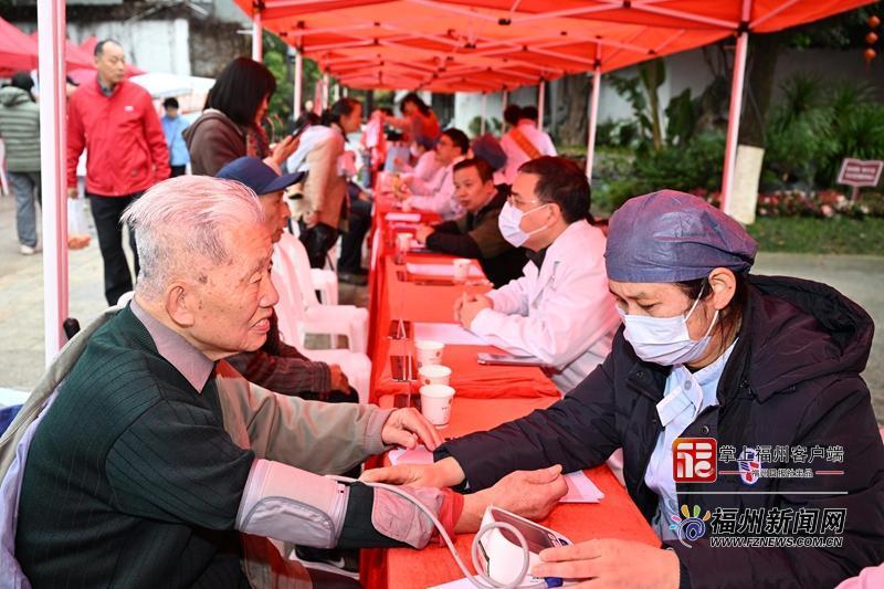 鼓楼区中山社区学雷锋志愿服务市集暖邻里