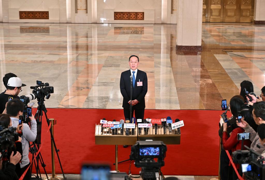 十四届全国人大四次会议首场“部长通道”集中采访活动举行