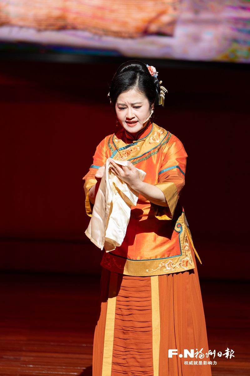 《三簪红》：血墨火骨，照见百年芳华