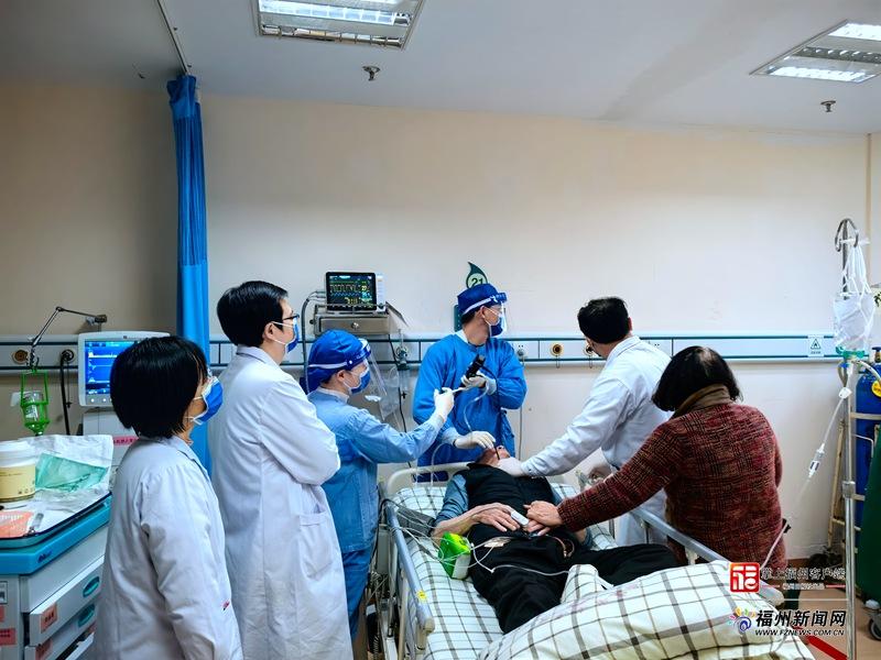 好医声｜8厘米套管滑入高龄老人气管 紧急手术化险为夷