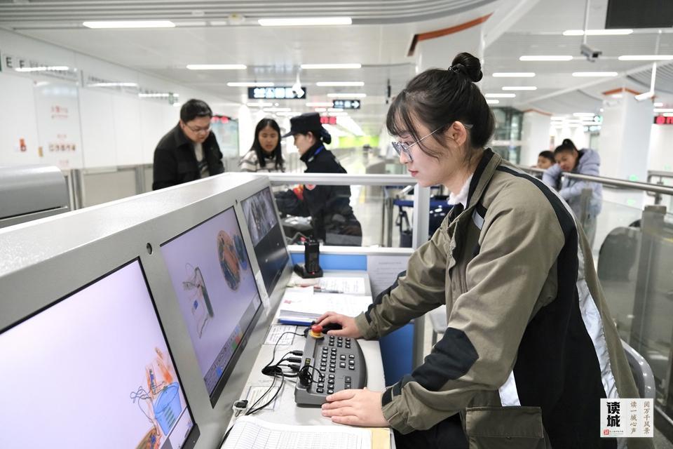 读城 | 她们的位子很小，却守望着福州的晨昏与通途