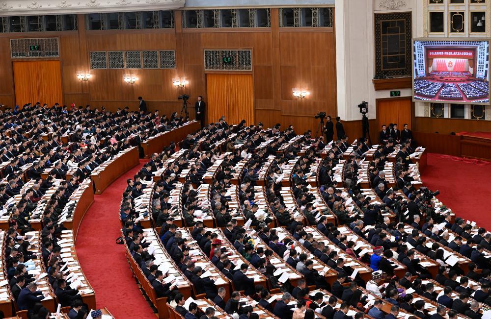 十四届全国人大四次会议举行第二次全体会议