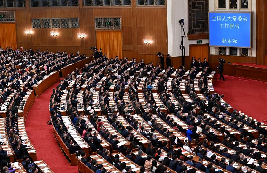 十四届全国人大四次会议举行第二次全体会议