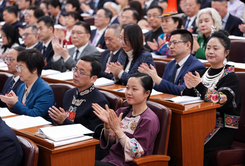 十四届全国人大四次会议举行第二次全体会议