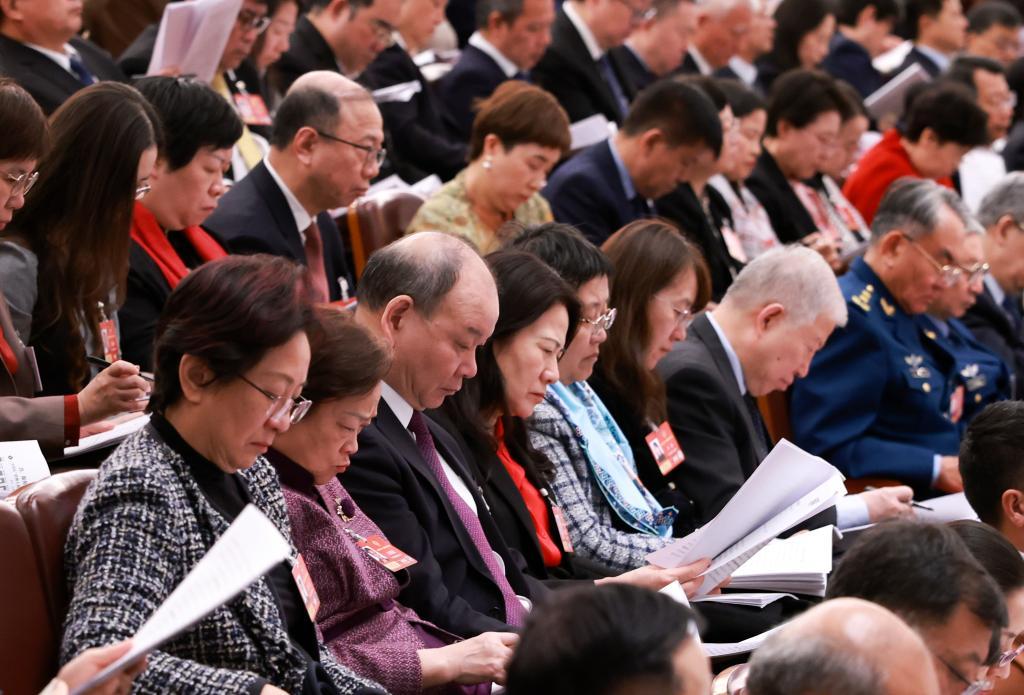 十四届全国人大四次会议举行第二次全体会议