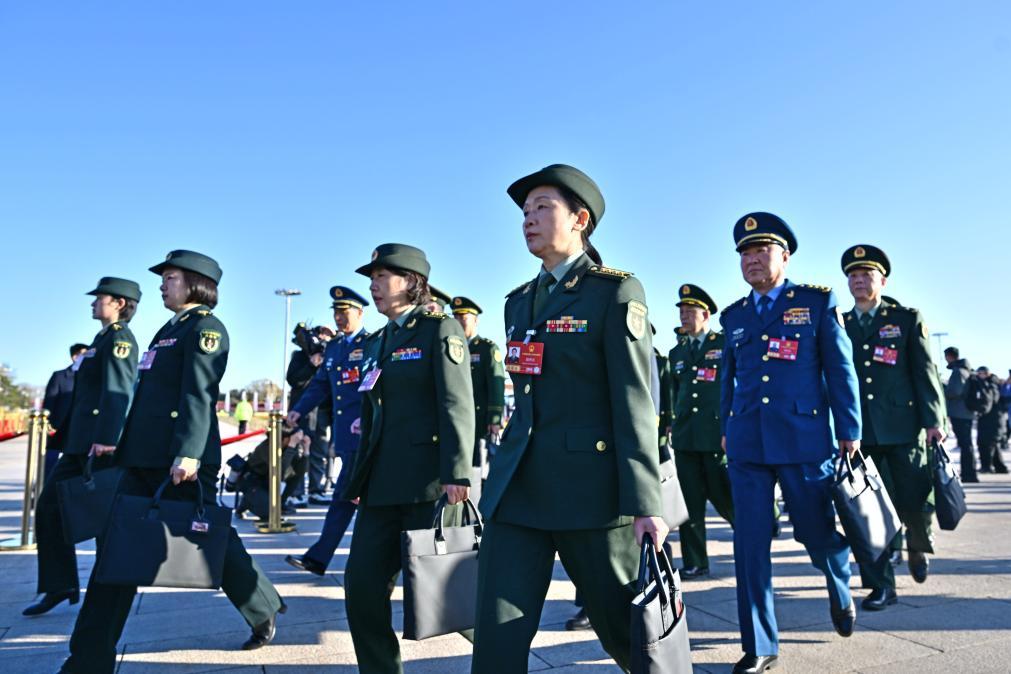 十四届全国人大四次会议举行第二次全体会议