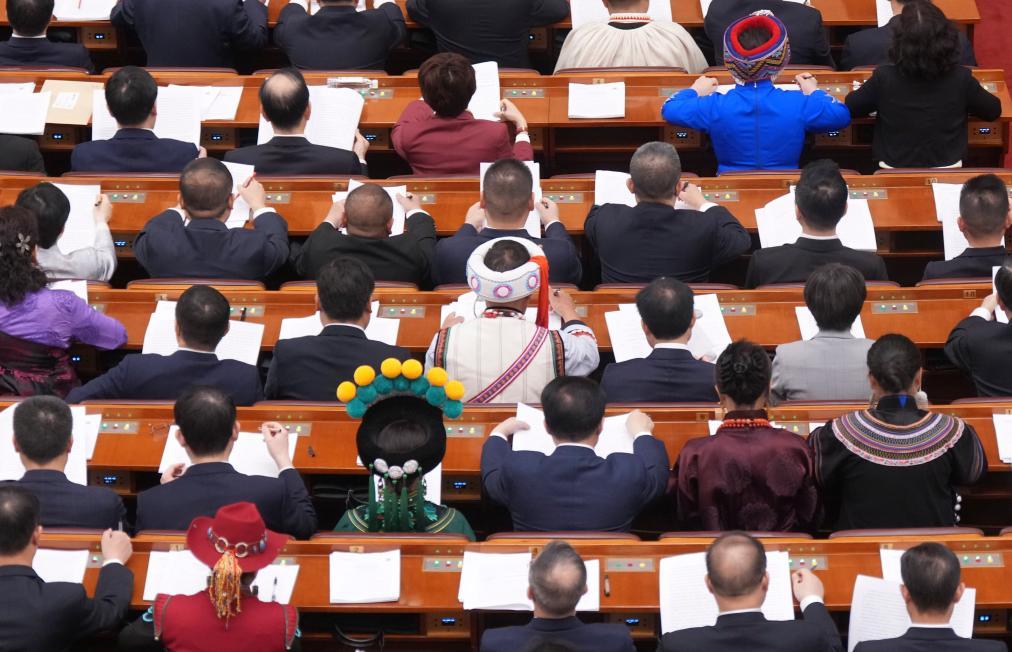 十四届全国人大四次会议举行第二次全体会议