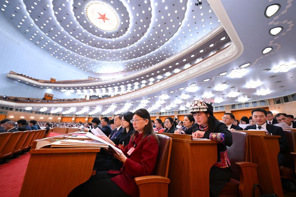 十四届全国人大四次会议举行第二次全体会议