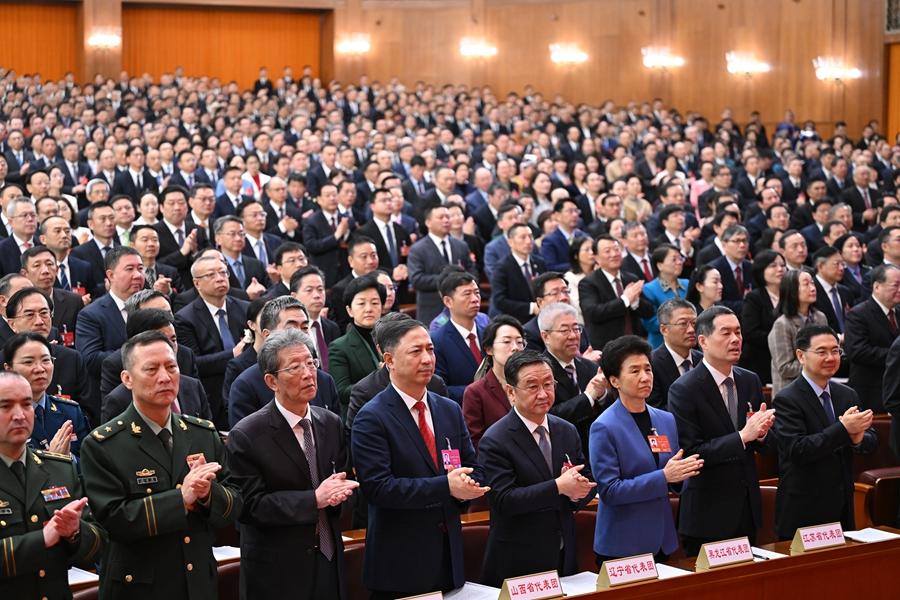 十四届全国人大四次会议举行第二次全体会议