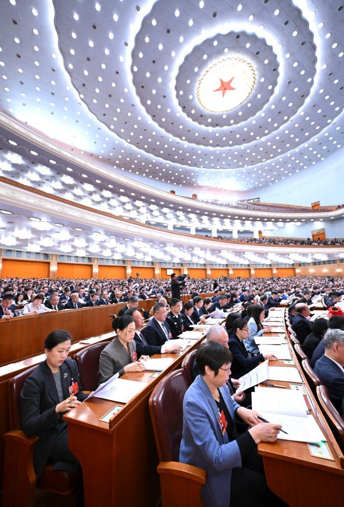 十四届全国人大四次会议举行第二次全体会议