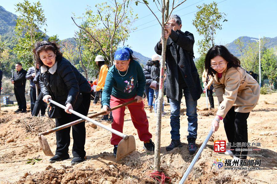 榕台同胞在罗源共植“海峡巾帼林”