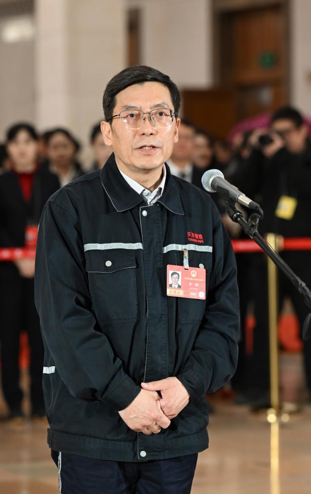 十四届全国人大四次会议第三场“代表通道”集中采访活动举行