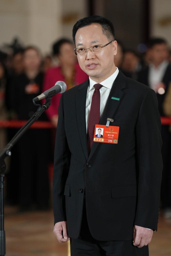 十四届全国人大四次会议第三场“代表通道”集中采访活动举行