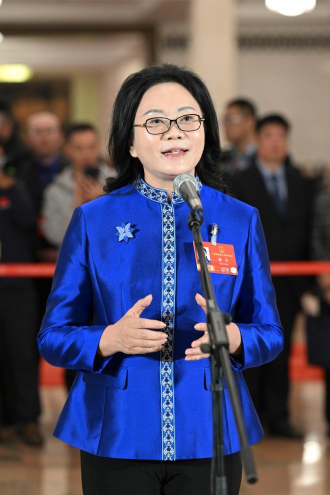 十四届全国人大四次会议第三场“代表通道”集中采访活动举行