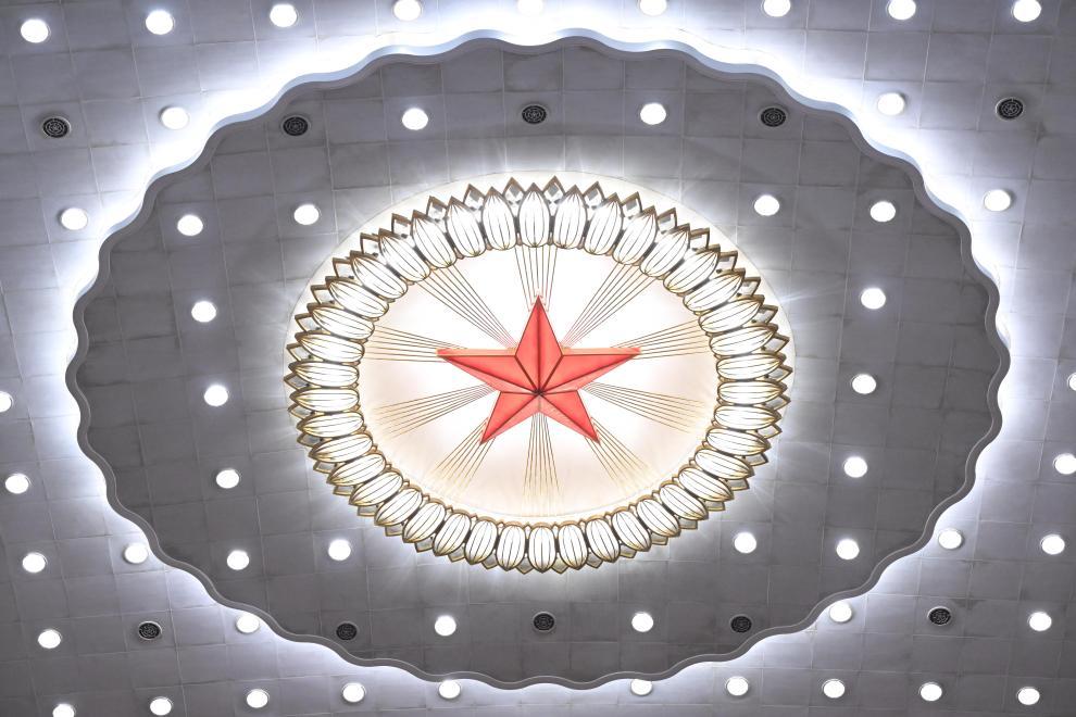 十四届全国人大四次会议举行闭幕会