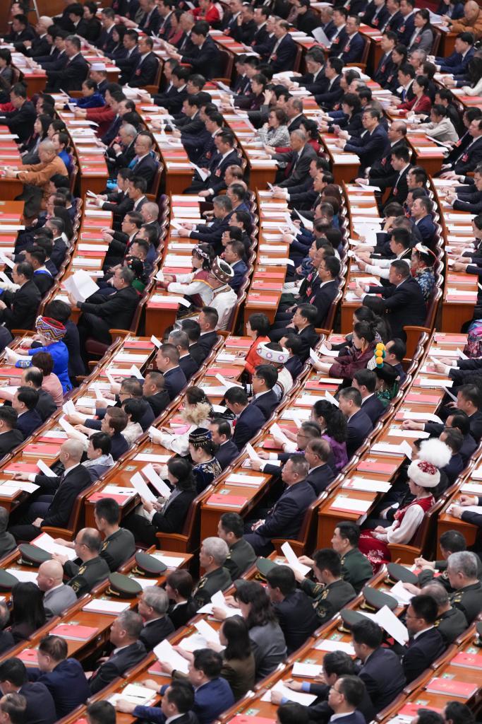 十四届全国人大四次会议举行闭幕会