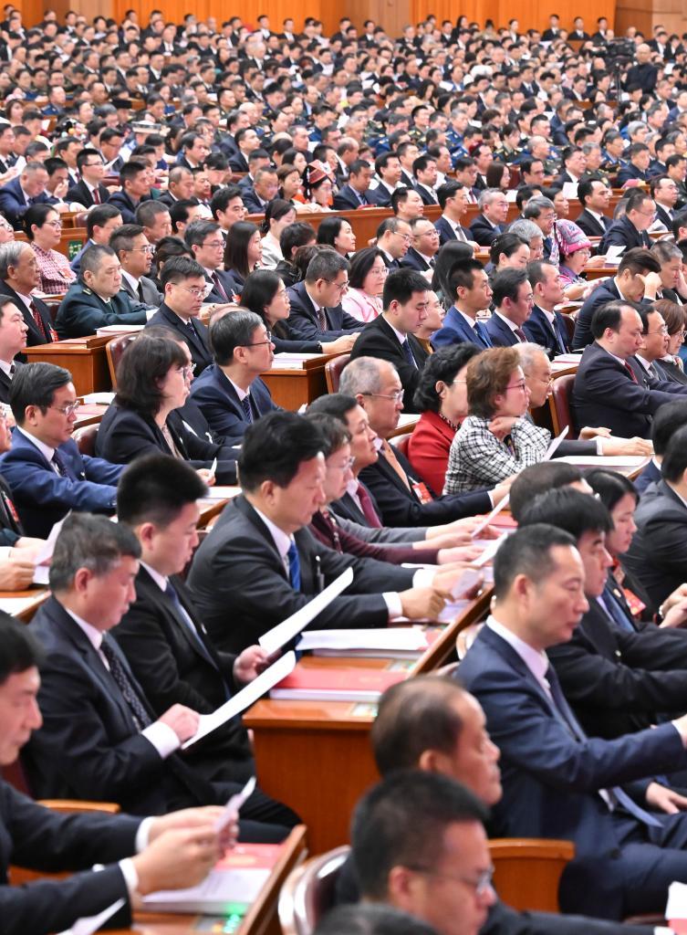 十四届全国人大四次会议举行闭幕会