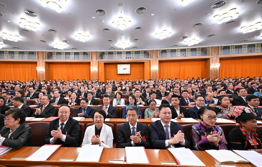 十四届全国人大四次会议举行闭幕会