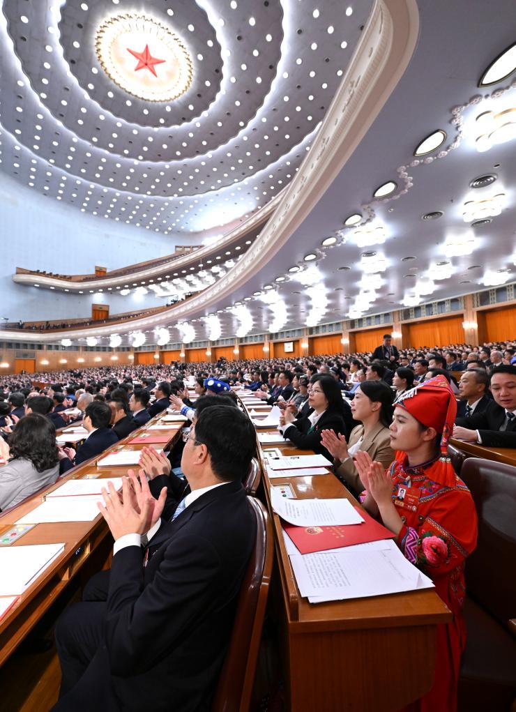 十四届全国人大四次会议举行闭幕会