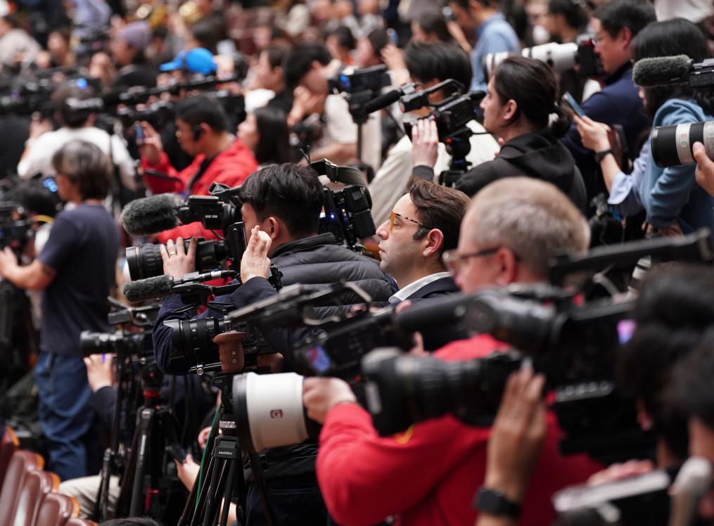 十四届全国人大四次会议举行闭幕会